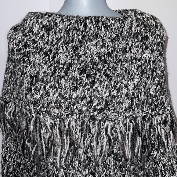 Mac & Jac Knitted Fringe Salt & Pepper Sweater - Picture 2 of 12